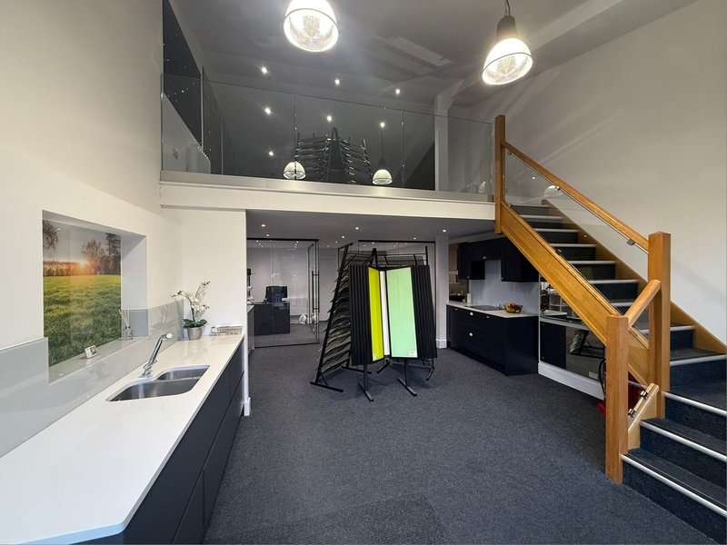 FineFit Glass Showroom overview